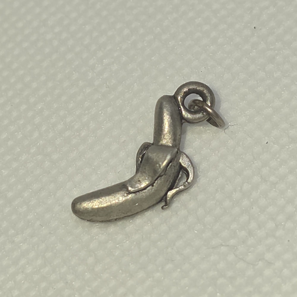 Go bananas for this tiny silver charm! 🍌